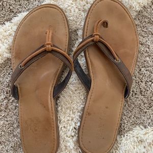 Sperry flip flops